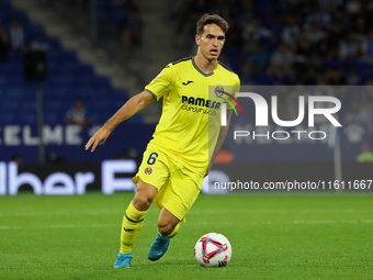 Denis Suarez plays during the match between RCD Espanyol and Villarreal CF, corresponding to week 7 of LaLiga EA Sports, at the RCDE Stadium...