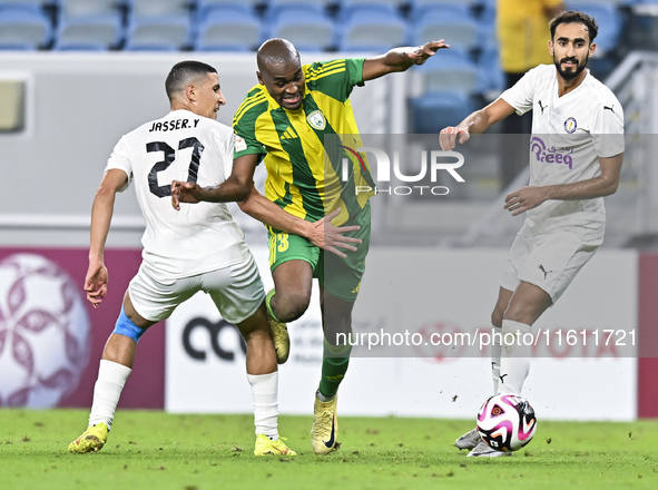 Abdelkarim Hassan (C) of Al Wakrah SC battles for the ball with Gaser Yahia Madani (L) of Al-Khor SC during the Ooredoo Qatar Stars League 2...