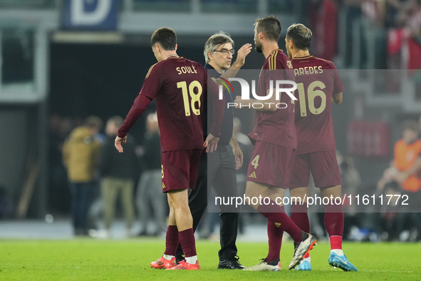 Ivan Juric head coach of Roma greets his players after the UEFA Europa League 2024/25 League Phase MD1 match between AS Roma and Athletic Cl...