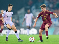 Ander Herrera of Athletic Club and Tommaso Baldanzi of AS Roma compete for the ball during the UEFA Europa League 2024/25 League Phase MD1 m...