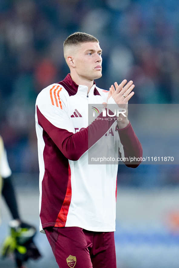 Artem Dovbyk of AS Roma applauds during the UEFA Europa League 2024/25 League Phase MD1 match between AS Roma and Athletic Club at Stadio Ol...