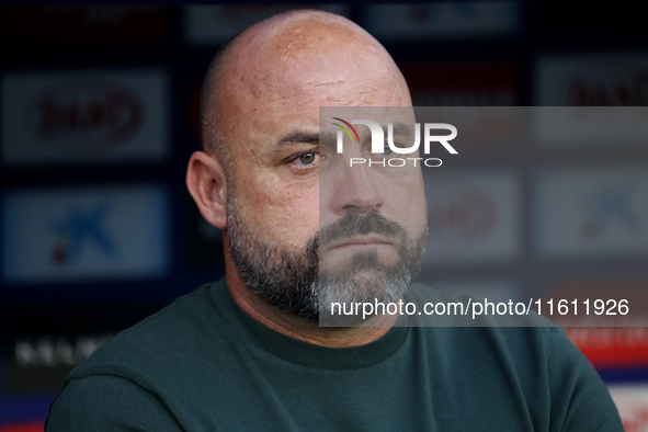 Manolo Gonzalez coaches during the match between RCD Espanyol and Villarreal CF, corresponding to week 7 of LaLiga EA Sports, at the RCDE St...