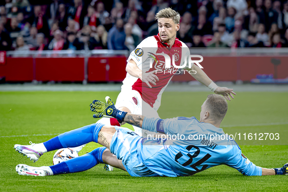 AFC Ajax Amsterdam midfielder Kenneth Taylor and Besiktas JK goalkeeper Mert Gunok during the match between Ajax and Besiktas at the Johan C...