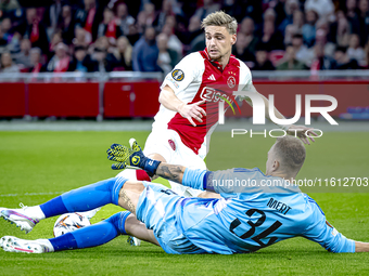 AFC Ajax Amsterdam midfielder Kenneth Taylor and Besiktas JK goalkeeper Mert Gunok during the match between Ajax and Besiktas at the Johan C...