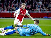 AFC Ajax Amsterdam midfielder Kenneth Taylor and Besiktas JK goalkeeper Mert Gunok during the match between Ajax and Besiktas at the Johan C...