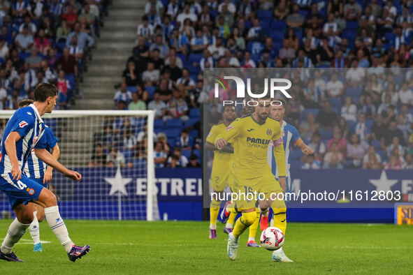 Alex Baena of Villarreal during the La Liga EA SPORTS match against Espanyol at Stage Front Stadium in Villarreal, Spain, on September 26, 2...