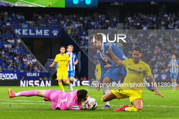 Joan Garcia of Espanyol during the La Liga EA SPORTS match against Villarreal at Stage Front Stadium in Villarreal, Spain, on September 26,...