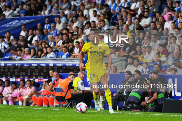 Sergi Cardona of Villarreal during the La Liga EA SPORTS match against Espanyol at Stage Front Stadium in Villarreal, Spain, on September 26...