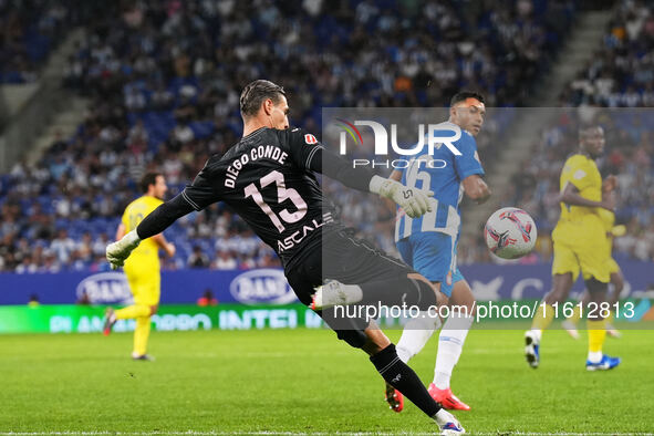 Diego Conde of Villarreal during the La Liga EA SPORTS match against Espanyol at Stage Front Stadium, in Villarreal, Spain, on September 26,...