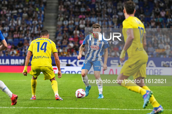 Pol Lozano of Espanyol during the La Liga EA SPORTS match against Villarreal at Stage Front Stadium in Villarreal, Spain, on September 26, 2...