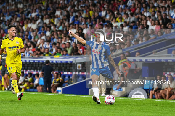 Carlos Romero of Espanyol during the La Liga EA SPORTS match against Villarreal at Stage Front Stadium, in Villarreal, Spain, on September 2...