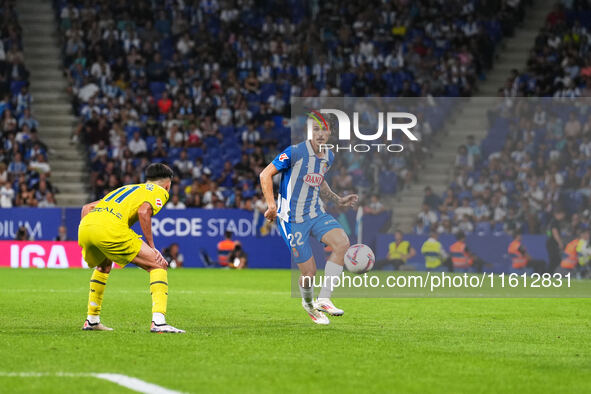 Carlos Romero of Espanyol during the La Liga EA SPORTS match against Villarreal at Stage Front Stadium, in Villarreal, Spain, on September 2...