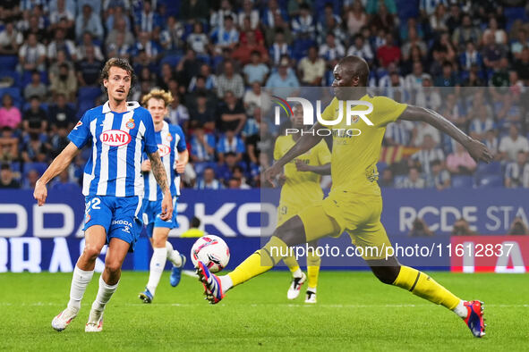 Carlos Romero of Espanyol during the La Liga EA SPORTS match against Villarreal at Stage Front Stadium, in Villarreal, Spain, on September 2...