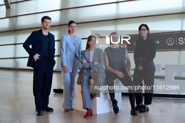 Alauda Ruiz, Loreto Mauleon, Ivan Pellicer, Miguel Bernard, and Nagore Aranburu attend the photocall for Querer during the 72nd San Sebastia...