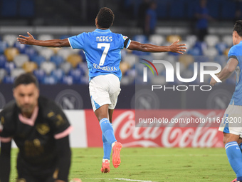 David Neres of SSC Napoli celebrates after scoring during the Coppa Italia match between SSC Napoli and Palermo FC at Stadio Diego Armando M...