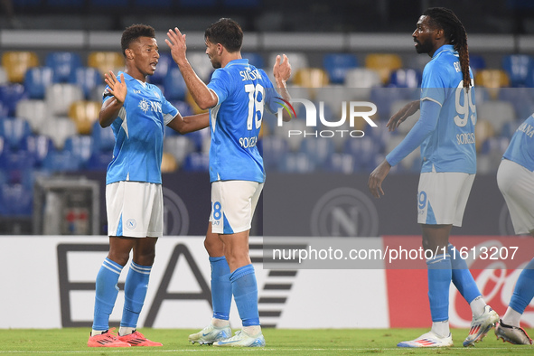 David Neres of SSC Napoli celebrates with team mates after scoring during the Coppa Italia match between SSC Napoli and Palermo FC at Stadio...