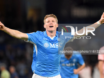 Scott McTominay of SSC Napoli celebrates after scoring during the Coppa Italia match between SSC Napoli and Palermo FC at Stadio Diego Arman...