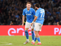 Scott McTominay and Khvicha Kvaratskhelia of SSC Napoli during the Coppa Italia match between SSC Napoli and Palermo FC at Stadio Diego Arma...