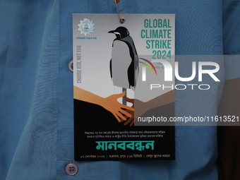 School students form a human chain and hold posters during a Global Climate Strike march in Kolkata, India, on September 27, 2024. (