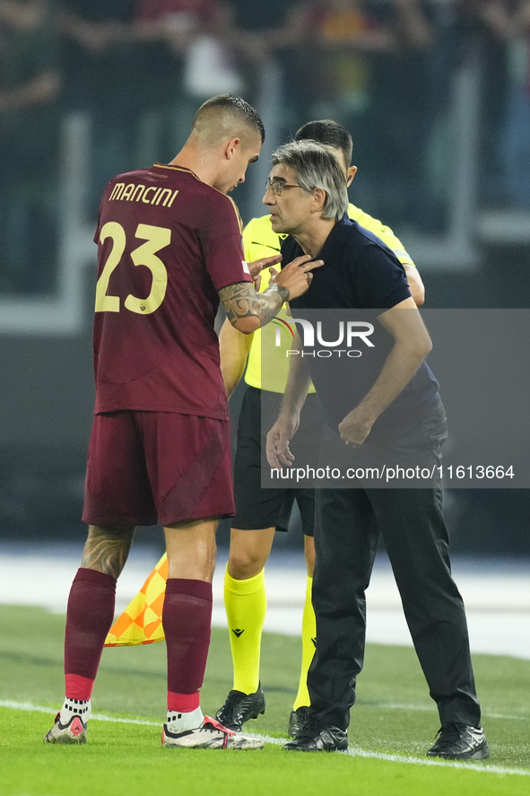 Ivan Juric head coach of Roma and Gianluca Mancini centre-back of Roma and Italy talks during the UEFA Europa League 2024/25 League Phase MD...