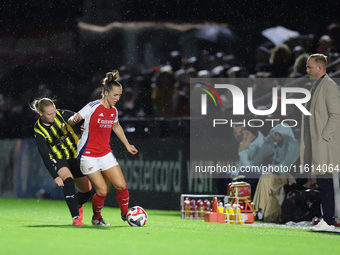 Clarissa Larisey of BK Hacken battles with Lia Walti of Arsenal during the UEFA Champions League Second Round, 2nd Leg between Arsenal and B...