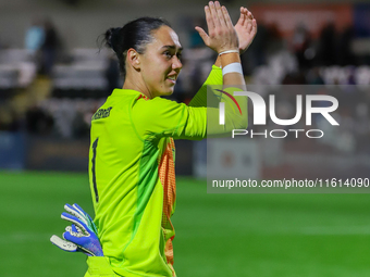 Manuela Zinsberger of Arsenal thanks fans after the UEFA Champions League Second Round, 2nd Leg between Arsenal and BK Hacken at Meadow Park...