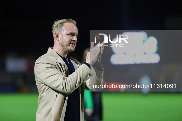 Arsenal manager Jonas Eidevall applauds the fans after the UEFA Champions League Second Round, 2nd Leg between Arsenal and BK Hacken at Mead...