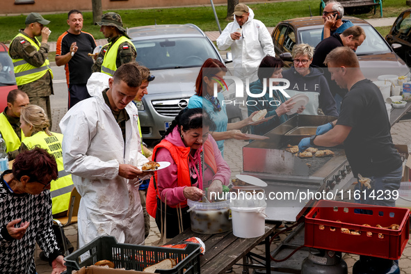 Volunteers prepare food for aid workers and affected citizens as massive flooding affected tourist resorts in southern Poland - Stronie Slas...