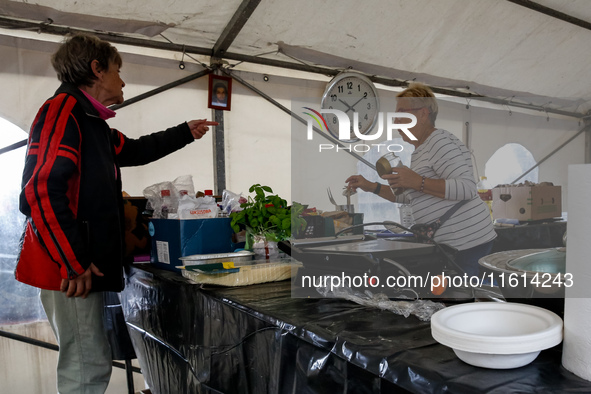 Volunteers prepare food for aid workers and affected citizens as massive flooding affected tourist resorts in southern Poland - Klodzko, Pol...