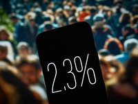 Interest rate percentage is seen on a phone screen in this illustration photo taken in Warsaw, Poland on 27 September, 2024. (