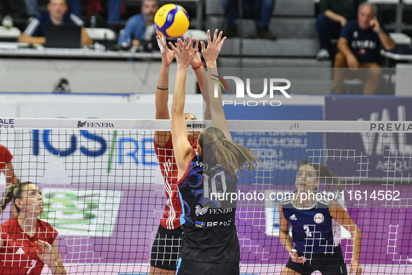 Sarah Van Aalen of Chieri '76 is in action during the International Trophy ''Una squadra per un sorriso'' match between Reale Mutua Fenera C...