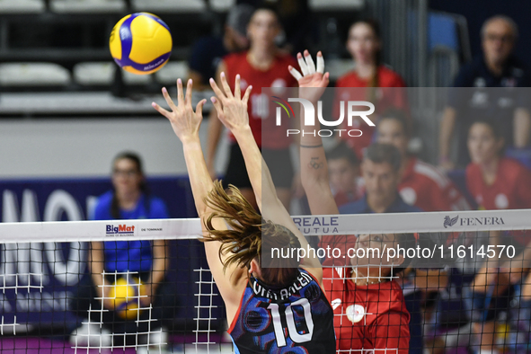 Sarah Van Aalen of Chieri '76 is in action during the International Trophy ''Una squadra per un sorriso'' match between Reale Mutua Fenera C...