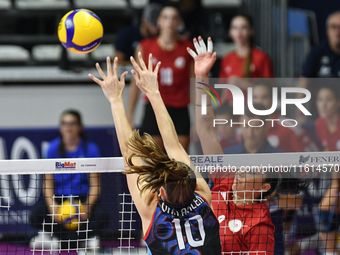 Sarah Van Aalen of Chieri '76 is in action during the International Trophy ''Una squadra per un sorriso'' match between Reale Mutua Fenera C...