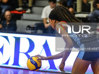 #21 Loveth Omoruyi of Chieri '76 is in action during the International Trophy ''Una squadra per un sorriso'' match between Reale Mutua Fener...