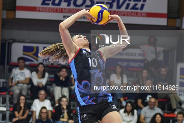 Sarah Van Aalen of Chieri '76 is in action during the International Trophy ''Una squadra per un sorriso'' match between Reale Mutua Fenera C...