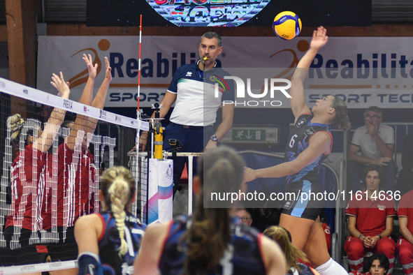 Avery Skinner of Chieri '76 is in action during the International Trophy ''Una squadra per un sorriso'' match between Reale Mutua Fenera Chi...