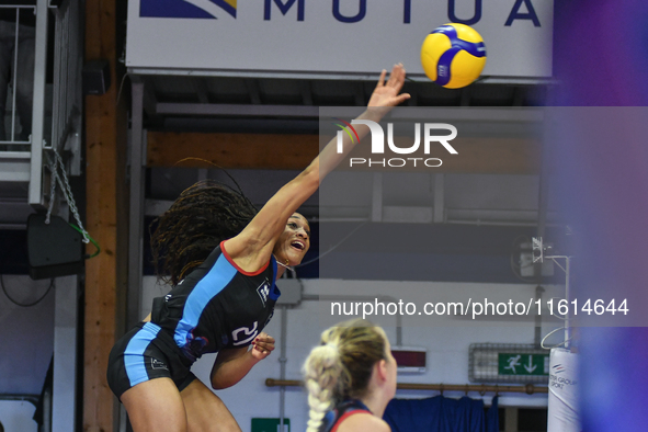 #21 Loveth Omoruyi of Chieri '76 is in action during the International Trophy ''Una squadra per un sorriso'' match between Reale Mutua Fener...