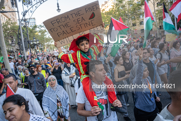 Thousands of people demonstrate in the center of Barcelona, Spain, on September 27, 2024, on the day that a general strike is declared in Sp...