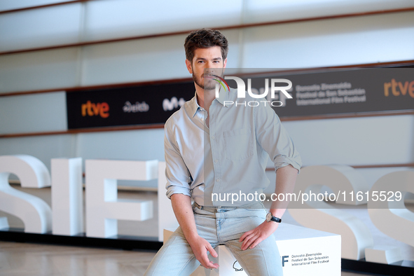 Andrew Garfield attends the photocall for ''We Live in the Time'' during the 72nd San Sebastian International Film Festival in San Sebastian...