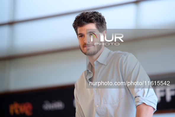 Andrew Garfield attends the photocall for ''We Live in the Time'' during the 72nd San Sebastian International Film Festival in San Sebastian...