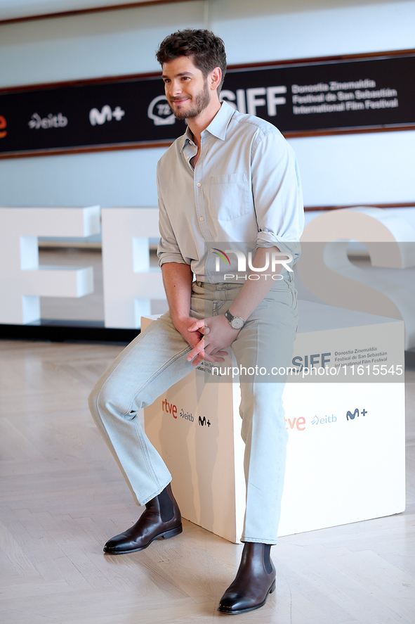 Andrew Garfield attends the photocall for ''We Live in the Time'' during the 72nd San Sebastian International Film Festival in San Sebastian...