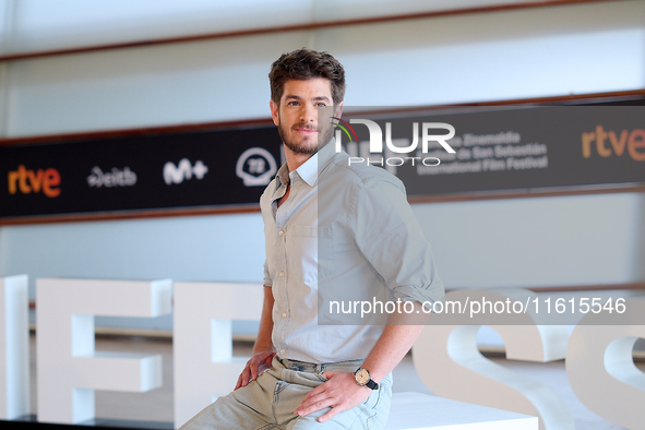 Andrew Garfield attends the photocall for ''We Live in the Time'' during the 72nd San Sebastian International Film Festival in San Sebastian...