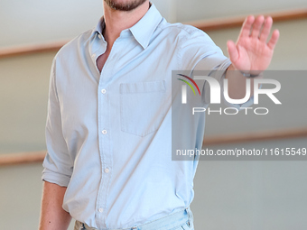 Andrew Garfield attends the photocall for ''We Live in the Time'' during the 72nd San Sebastian International Film Festival in San Sebastian...