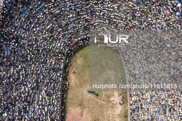 People watch a bullfight at the Songxue bullfight pond in Congjiang county, Southwest China's Guizhou province, on September 28, 2024. 