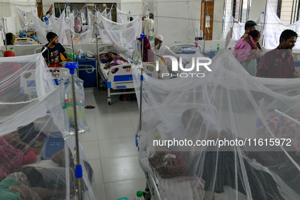 Patients receive medical treatment as they suffer from dengue at a hospital in Dhaka, Bangladesh, on September 28, 2024. 