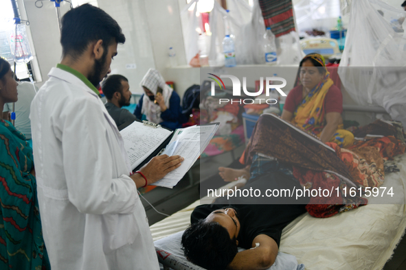 Patients receive medical treatment as they suffer from dengue at a hospital in Dhaka, Bangladesh, on September 28, 2024. 