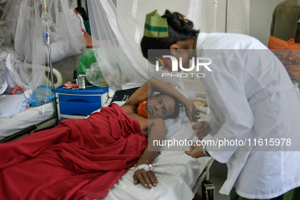 Patients receive medical treatment as they suffer from dengue at a hospital in Dhaka, Bangladesh, on September 28, 2024. 