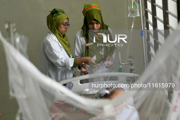 Patients receive medical treatment as they suffer from dengue at a hospital in Dhaka, Bangladesh, on September 28, 2024. 