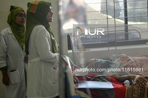 Patients receive medical treatment as they suffer from dengue at a hospital in Dhaka, Bangladesh, on September 28, 2024. 