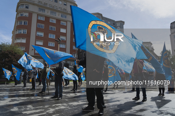 Many blue flags with the shield of the Alfonso I Association accompany the demonstration organized by the Association, under the motto ''Let...